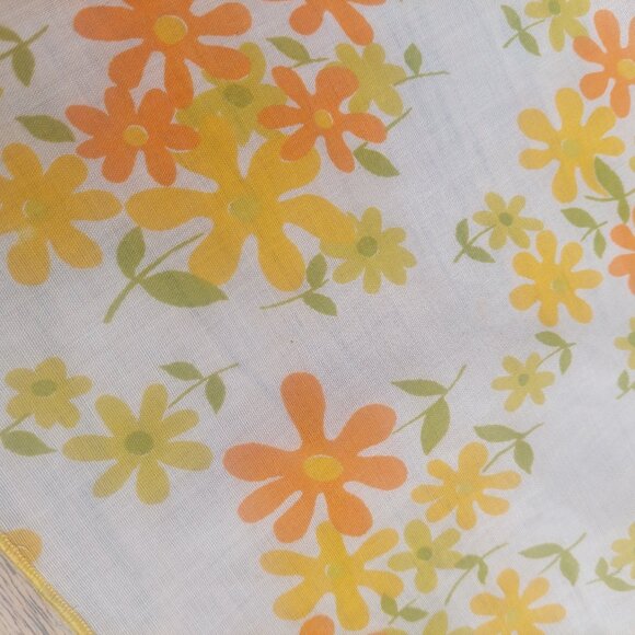 FREE WITH PURCHASE Vintage retro floral fabric square mat - Picture 2 of 6